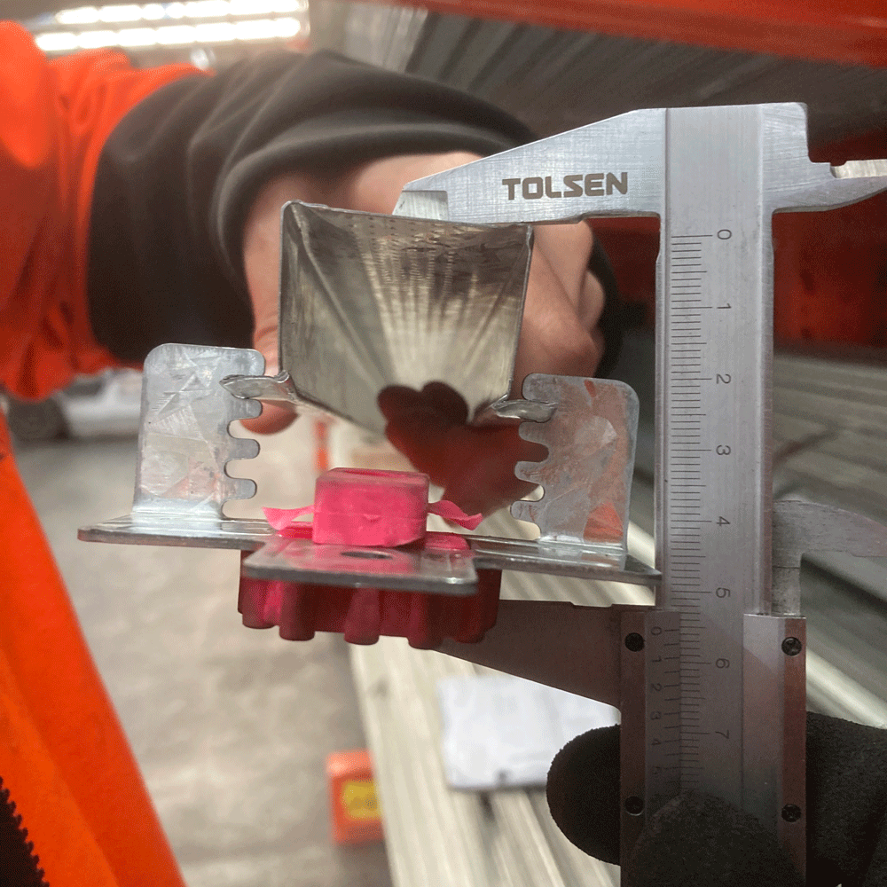 Resilient Mount Clip Adjustable Direct Fix Resilient Black/Red