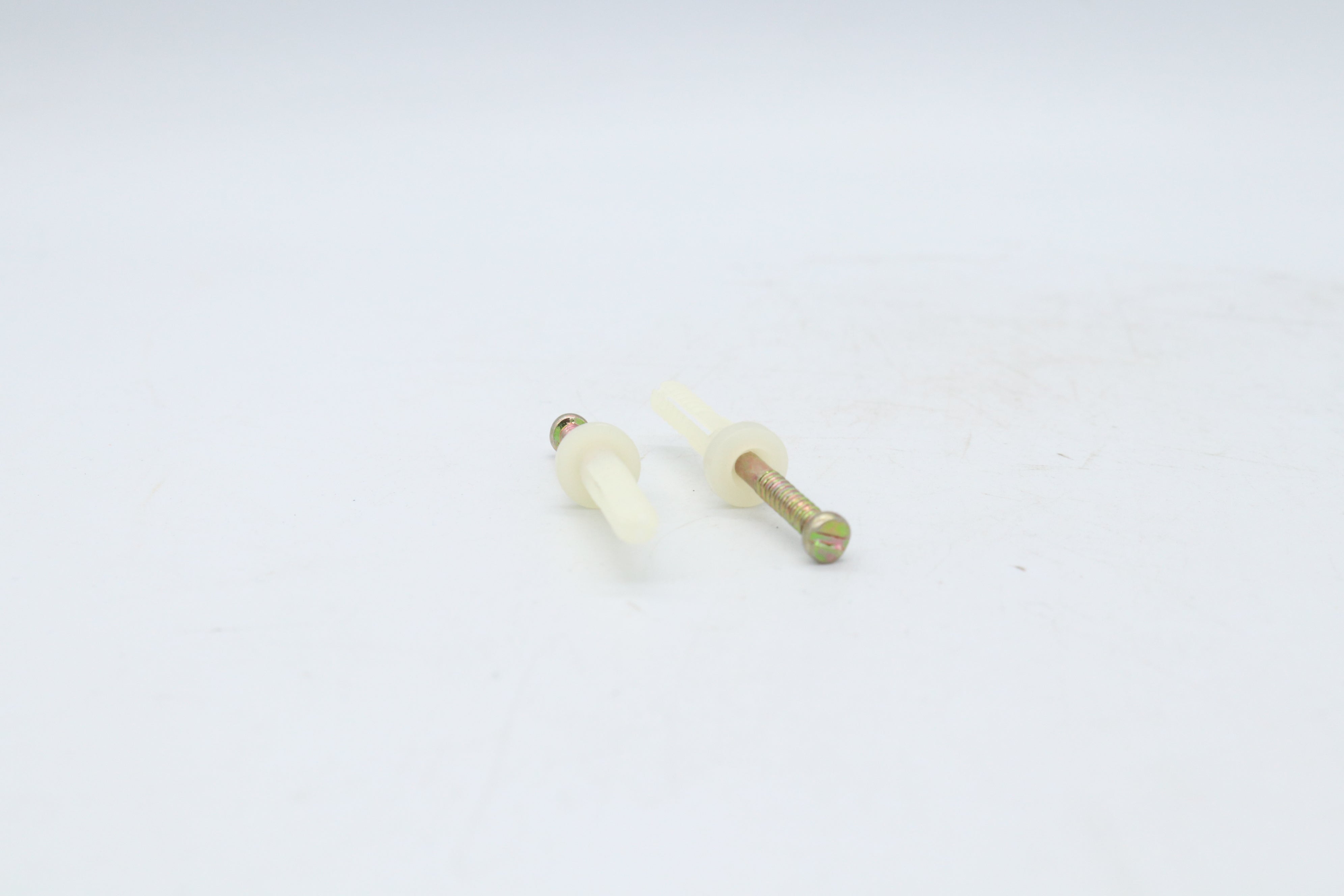 Dewalt Nylon Nail-In Anchor Round Head Box100 M5, M6.5 Multiple Sizes