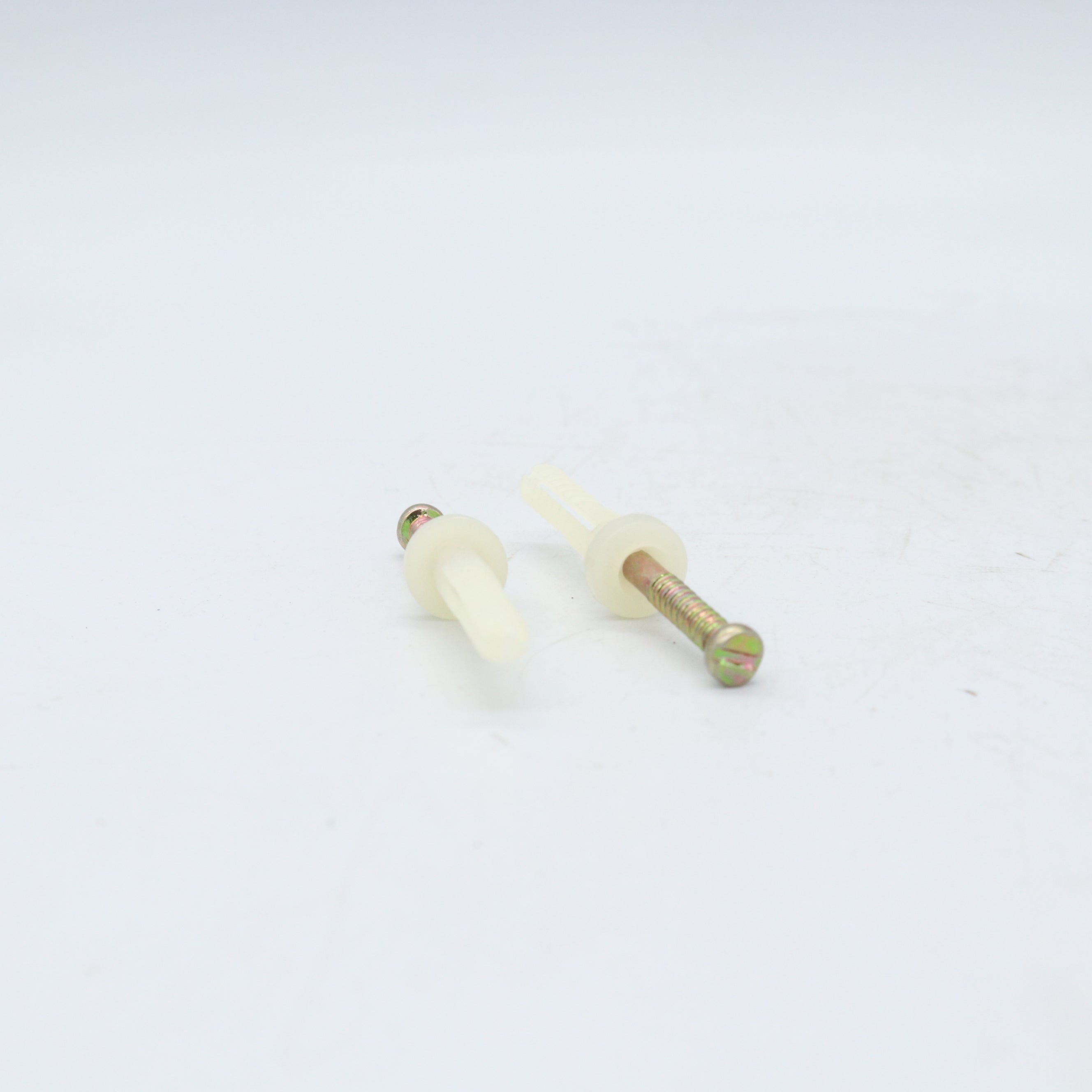 Dewalt Nylon Nail-In Anchor Round Head Box100 M5, M6.5 Multiple Sizes