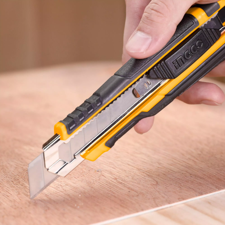 Knife Snap-Off With 3 Blades